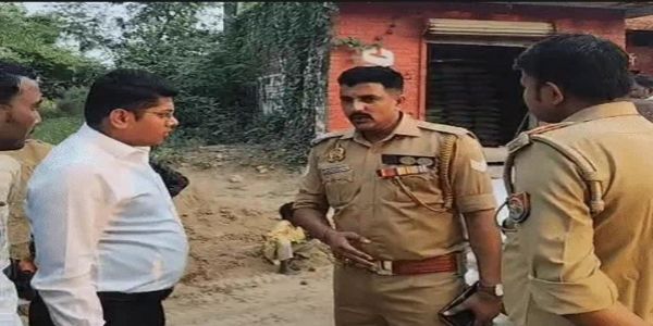 (अपडेट) लखनऊ में गाय से टकराकर सड़क पर गिरी बाइक, विस्फोट होने से दो युवकों समेत गाय की मौत