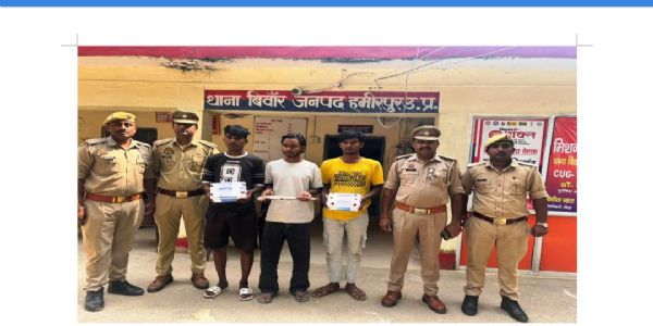 मोटरसाइकिल सवार युवक से लूटपाट करने में तीन लुटेरे गिरफ्तार