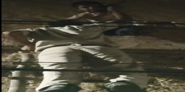 पुलिस का कांस्टेबल बना देवदूत: 25 फीट ऊंचे बंद मकान में फंसी चार वर्षीय मासूम को बचाया