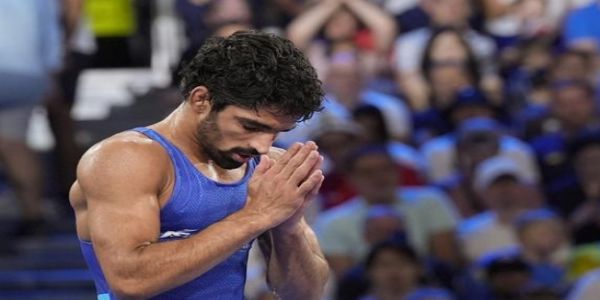 ओलंपिक पदक विजेता अमन सेहरावत ने डब्ल्यूएफआई से एक साल का प्रतिबंध हटाने की अपील की, गलती मानी