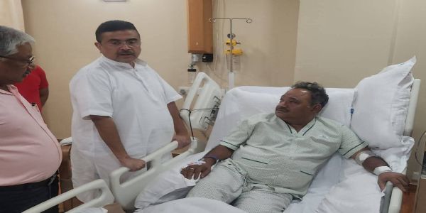 अस्पताल में भर्ती भाजपा अध्यक्ष शमिक भट्टाचार्य से मिलने पहुंचे शुभेंदु अधिकारी