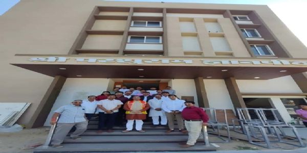 यूपी के पूर्व उप मुख्यमंत्री ने जयपुर में विद्यार्थियों की ली क्लास