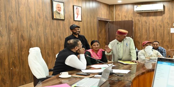 जिलाधिकारी के जनता मिलन कार्यक्रम में 34 समस्याएं की गई दर्ज