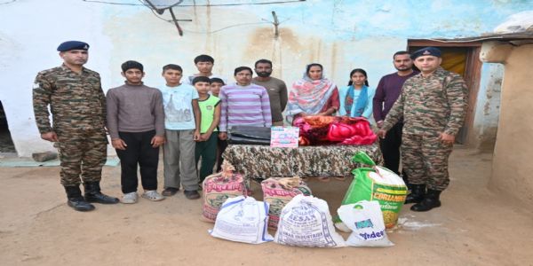 भारतीय सेना ने राजौरी में एक परिवार को मानवीय सहायता प्रदान की