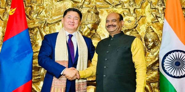 मंगोलियाई राष्ट्रपति के साथ ओम बिरला