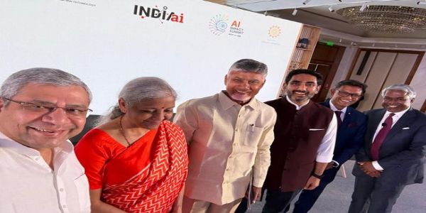 गूगल के एआई केंद्र स्थापित करने की घोषणा का जारी फोटो