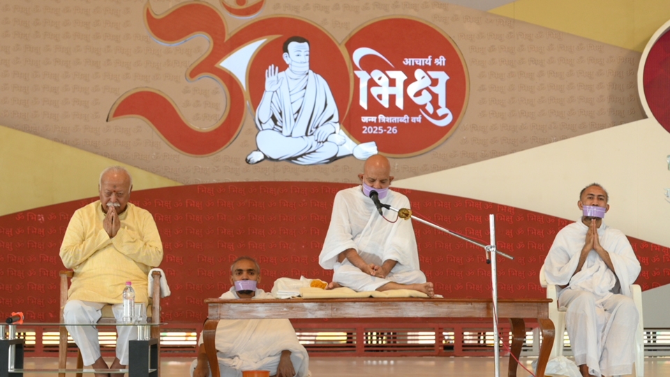 સરસંઘચાલક મોહન ભાગવતએ આજરોજ પ્રેક્ષા વિશ્વ ભારતી ધ્યાન કેન્દ્ર, ગાંધીનગરખાતે આચાર્ય મહાશ્રમણજી સાથે ભેટ કરી.