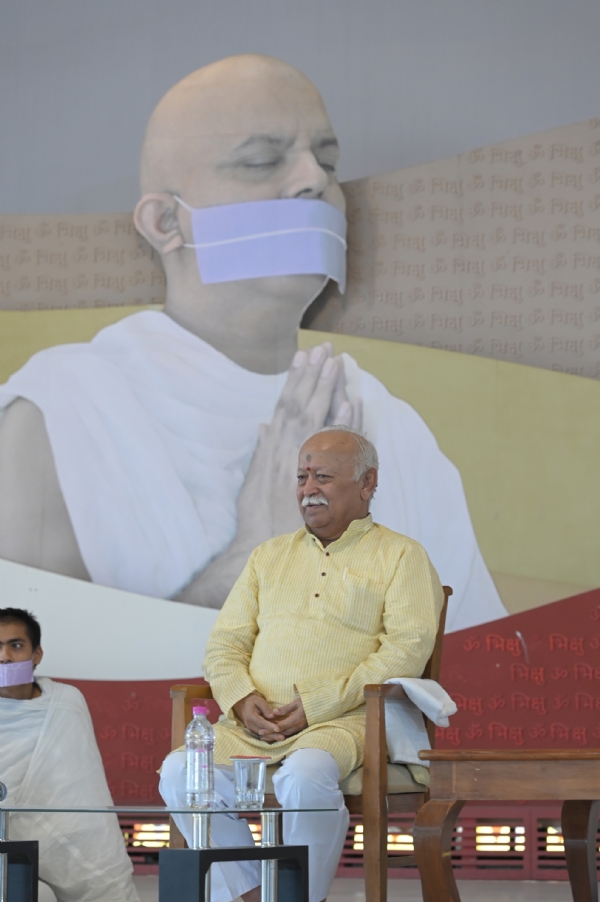 સરસંઘચાલક મોહન ભાગવતએ આજરોજ પ્રેક્ષા વિશ્વ ભારતી ધ્યાન કેન્દ્ર, ગાંધીનગરખાતે આચાર્ય મહાશ્રમણજી સાથે ભેટ કરી. સરસંઘચાલક મોહન ભાગવતએ આજરોજ પ્રેક્ષા વિશ્વ ભારતી ધ્યાન કેન્દ્ર, ગાંધીનગરખાતે આચાર્ય મહાશ્રમણજી સાથે ભેટ કરી.