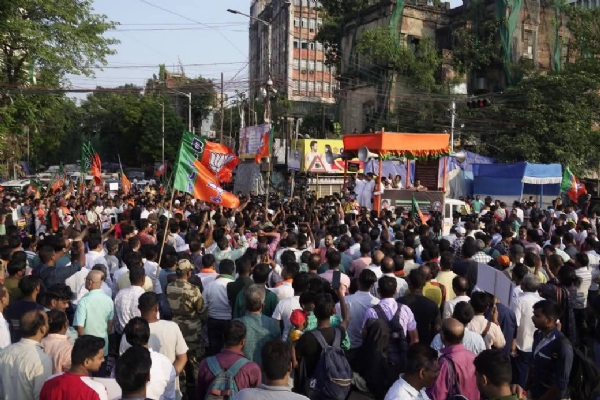 कोलकाता में भाजपा का विरोध प्रदर्शन कोलकाता में भाजपा का विरोध प्रदर्शन