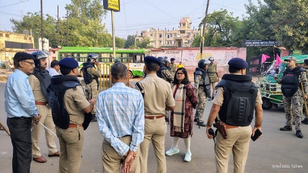 ग्वालियर में सुरक्षा के इंतजाम, चप्पे चप्पे पर पुलिस की नज़र ग्वालियर में सुरक्षा के इंतजाम, चप्पे चप्पे पर पुलिस की नज़र