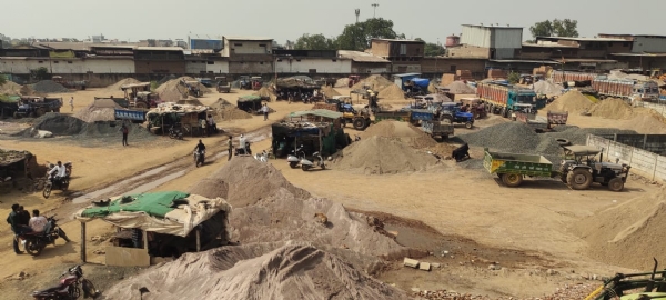 अशोकनगर: पचास लाख की खनिज सम्पदा के साथ ट्रक,ट्रैक्टर, जेसीबी जप्त अशोकनगर: पचास लाख की खनिज सम्पदा के साथ ट्रक,ट्रैक्टर, जेसीबी जप्त