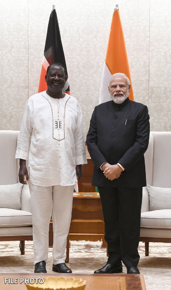 प्रधानमंत्री नरेन्द्र मोदी और केन्या के पूर्व प्रधानमंत्री रैला ओडिंगा (फाइल फोटो)
