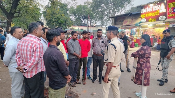 ग्वालियर में सुरक्षा के इंतजाम, चप्पे चप्पे पर पुलिस की नज़र ग्वालियर में सुरक्षा के इंतजाम, चप्पे चप्पे पर पुलिस की नज़र