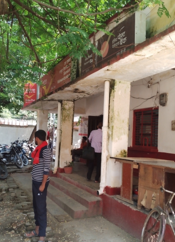 संपूर्णानंद संस्कृत विश्वविद्यालय स्थित डाकघर (फोटो)