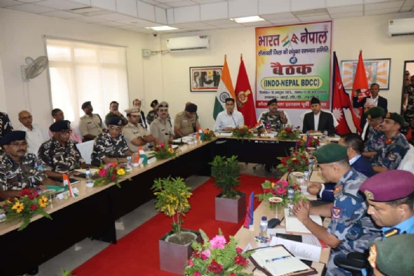 बैठक करते दोनो देश के अधिकारी