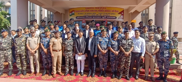 बैठक के बाद दोनो देश के अधिकारियो का संयुक्त फोटो