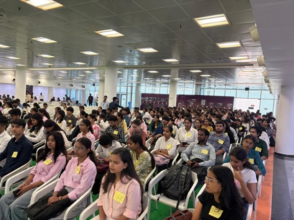 वाइस चांसलर इंटर्नशिप स्कीम (वीसीआईएस) शामिल विद्यार्थी। वाइस चांसलर इंटर्नशिप स्कीम (वीसीआईएस) शामिल विद्यार्थी।