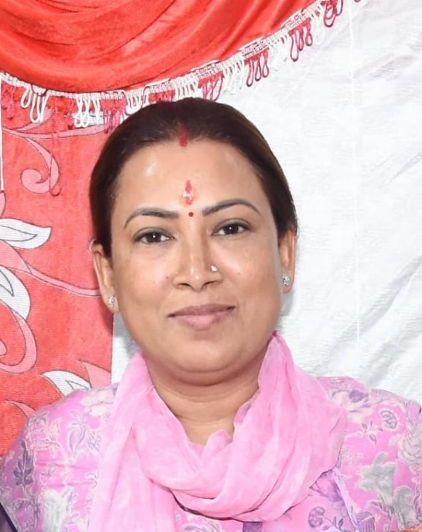 मंत्री रेखा आर्या।