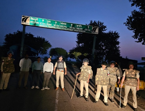 ग्वालियर में सुरक्षा के इंतजाम, चप्पे चप्पे पर पुलिस की नज़र ग्वालियर में सुरक्षा के इंतजाम, चप्पे चप्पे पर पुलिस की नज़र