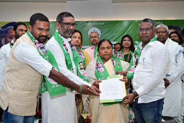 टिकट देते मुख्यमंत्री टिकट देते मुख्यमंत्री