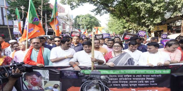 कोलकाता में भाजपा का विरोध प्रदर्शन, सांसद खगेन मुर्मू पर हमले की कड़ी निंदा