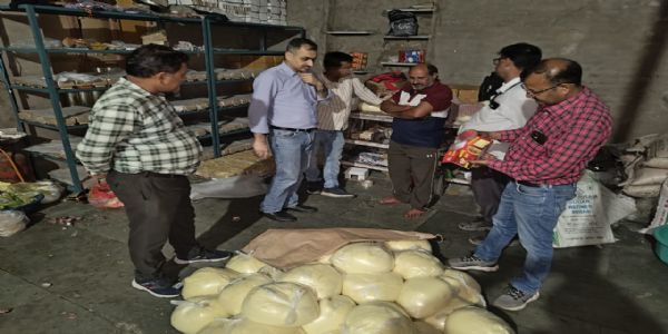 ढाई हजार किलो से अधि‍क मिलावटी मिल्क केक और मावा मिठाई की गई नष्ट