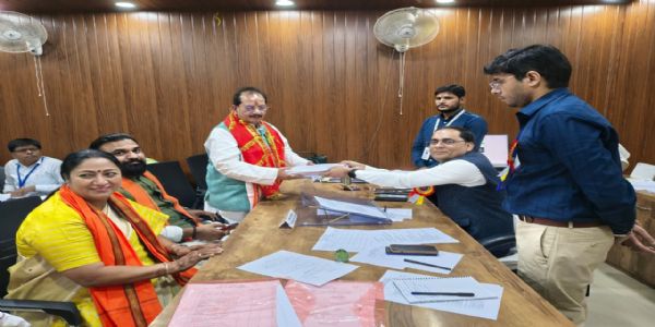 अमित शाह के मुलाकात के बाद उपेन्द्र कुशवाहा माने,बिहार के उपमुख्यमंत्री विजय सिन्हा ने किया नामांकन