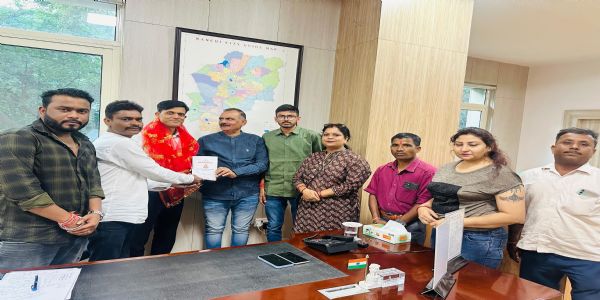 काली और छठ पूजा को लेकर समिति ने की प्रशासक से मुलाकात
