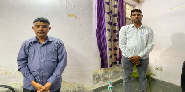सहायक पुलिस उप निरीक्षक और दलाल 1.30 लाख रुपये की रिश्वत लेते गिरफ्तार