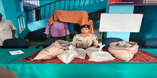 65 लीटर देसी शराब के साथ दो तस्कर गिरफ्तार