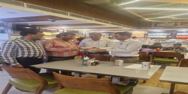 मिलावट खोरो के खिलाफ खाद्य सुरक्षा एवं औषधि प्रशासन की कार्रवाई जारी, 10 नमूने जांच के लिए भेजे लैब