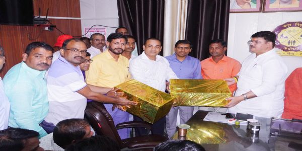 दीपोत्सव के लिए लखीमपुर से आए गोबर के 25 हजार दीपक