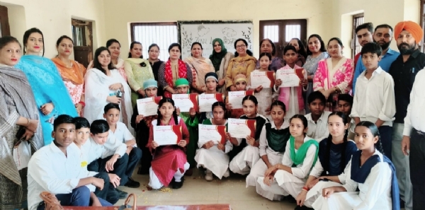 सतवारी में रोल प्ले और लोक नृत्य प्रतियोगिता का आयोजन, छात्रों ने दिखाई अपनी प्रतिभा