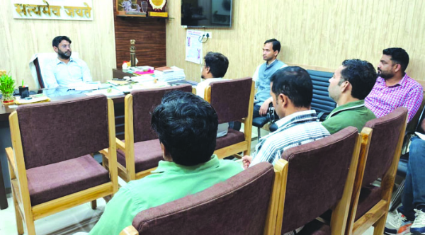 बैठक के दौरान