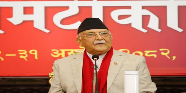 केंद्रीय समिति की बैठक को संबोधित करते हुए ओली