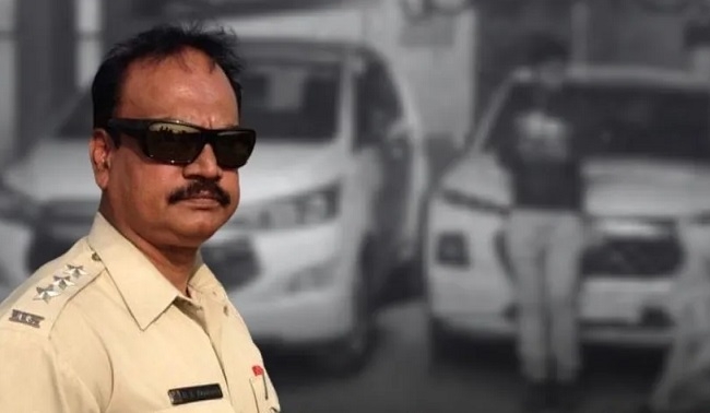 सेवानिवृत्त आबकारी अधिकारी के ठिकानों पर छापा