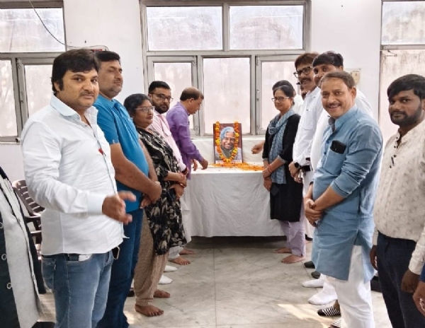 रालोद पदाधिका​रीगण डॉ. ए.पी.जे.अब्दुल कलाम की जयंती मनाते हुए।