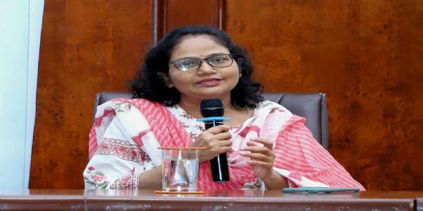 कोंकण पूर्व निदेशक अर्चना के अंतिम संस्कार में विभिन्न क्षेत्रों की हस्तियां