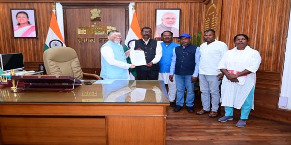राज्यपाल से मिला आदिवासी सरना विकास समिति का शिष्टमंडल, सौंपा ज्ञापन