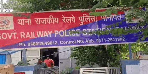 पानीपत में रेलगाड़ी की चपेट में आने से युवक घायल