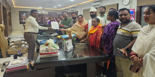 कांग्रेस ने तोड़े जा चुके 34 मकान के प्रभाविताे काे पुनर्वास व भोजन की व्यवस्था हेतु कलेक्टर काे सौंपा ज्ञापन