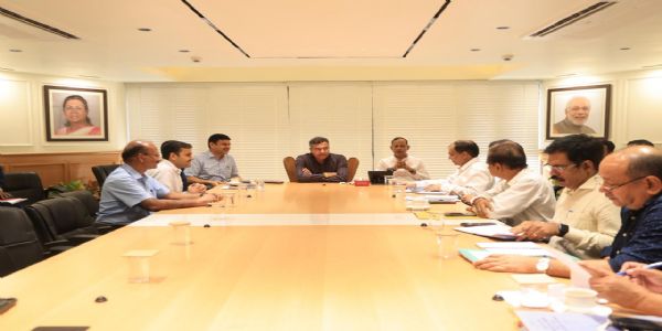 बवाना में सीवर और सड़क के अधूरे कार्य जल्द पूरा करने के निर्देश