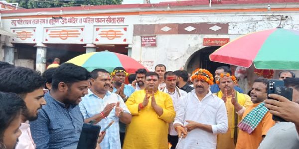 बिहार के शिक्षा मंत्री सुनील कुमार सिंह ने बासुकीनाथ में किया पूजा अर्चना