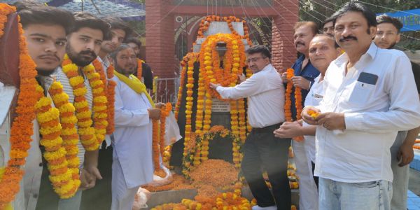 जम्मू में छात्र शहीदों को पैंथर्स पार्टी ने दी श्रद्धांजलि, विलक्षण सिंह बोले : जम्मू के अधिकार संघर्ष और बलिदान से हासिल हुए हैं