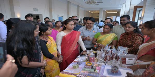 किसान नई तकनीक से जुड़कर करें खेती : मंत्री