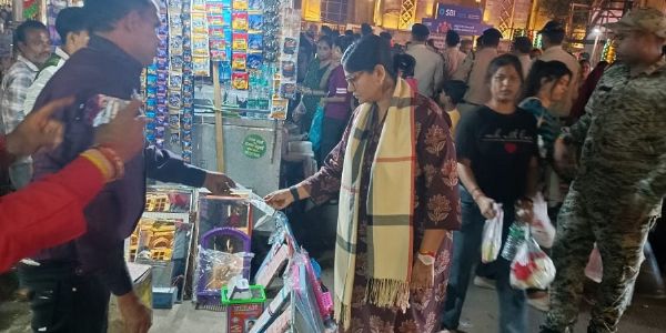 ग्वालियरः शहर के बाजारों में छाई दीपावली की रौनक