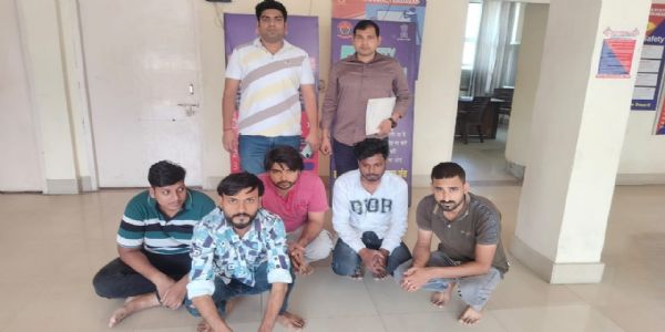 फरीदाबाद : क्रेडिट कार्ड से हिडन चार्जिज हटाने के नाम पर ठगी, पांच गिरफ्तार