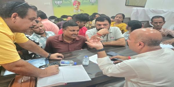 जम्मू ईस्ट विधायक ने लगाया जन दरबार, नागरिकों की समस्याएं सुनीं और त्वरित कार्रवाई के निर्देश दिए
