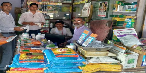 इंदौरः यूरिया के साथ में गैर जरूरी कृषि आदान बेचने पर विक्रेता के विरुद्ध कड़ी कार्रवाई