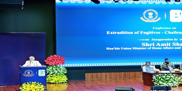 प्रत्यर्पण प्रक्रिया सुगम बनाने के लिए राज्य सरकारें भगोड़े अपराधियों का विशेष सेल स्थापित करें: अमित शाह
